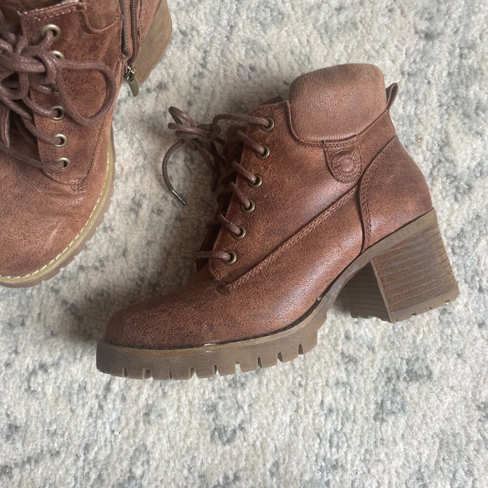 Crown Vintage brown lace up heeled boots